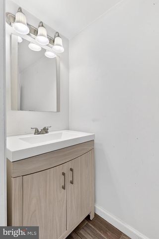 223 COLONIAL DR, Akron, PA 17501