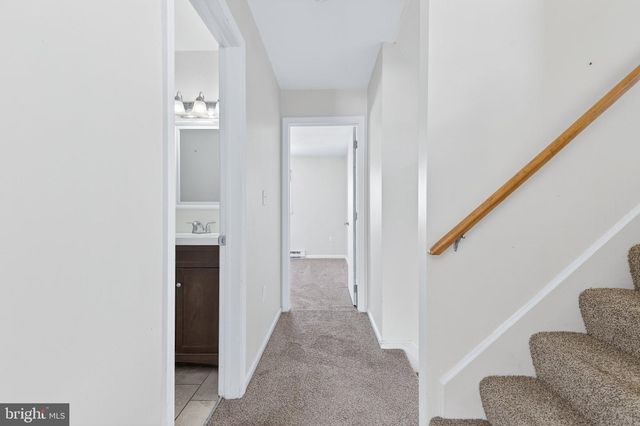 223 COLONIAL DR, Akron, PA 17501