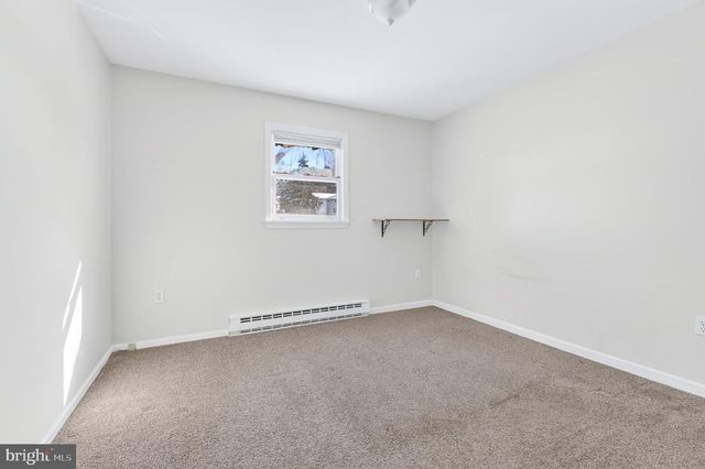 223 COLONIAL DR, Akron, PA 17501