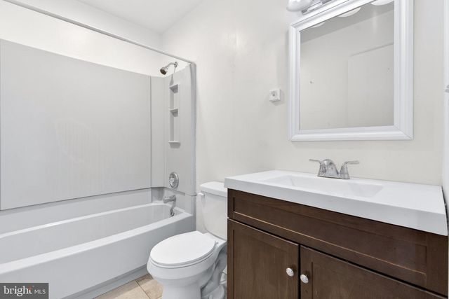 223 COLONIAL DR, Akron, PA 17501