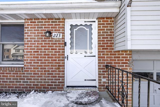 223 COLONIAL DR, Akron, PA 17501