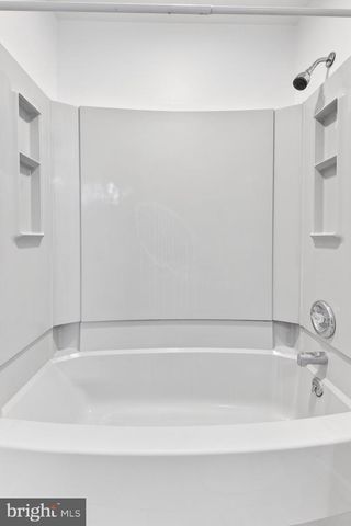 223 COLONIAL DR, Akron, PA 17501