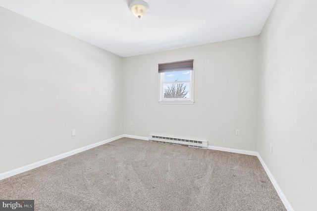 223 COLONIAL DR, Akron, PA 17501