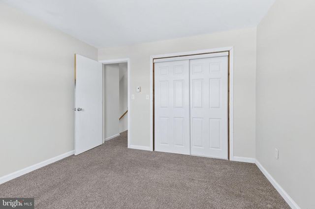 223 COLONIAL DR, Akron, PA 17501