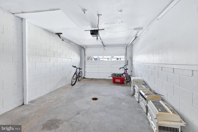 223 COLONIAL DR, Akron, PA 17501