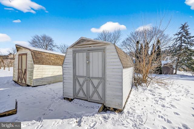 223 COLONIAL DR, Akron, PA 17501