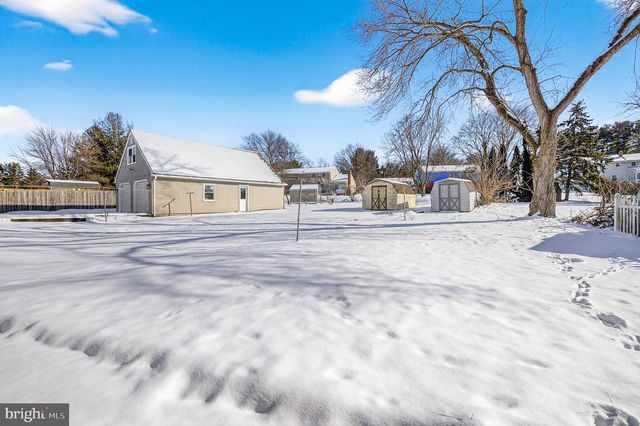 223 COLONIAL DR, Akron, PA 17501