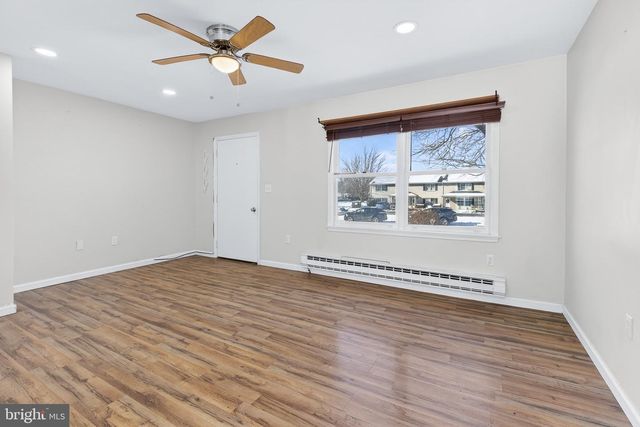 223 COLONIAL DR, Akron, PA 17501