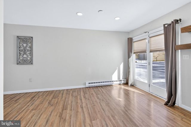 223 COLONIAL DR, Akron, PA 17501