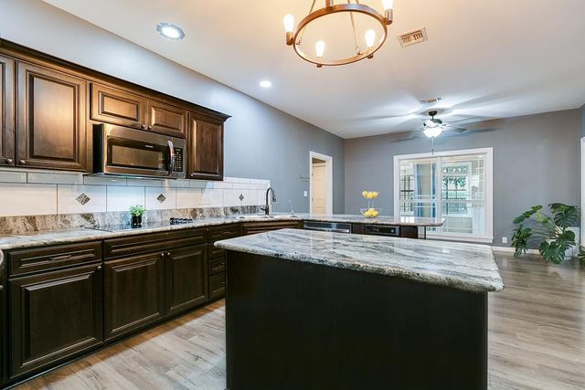 1001 Avondale Avenue, San Angelo, TX 76901