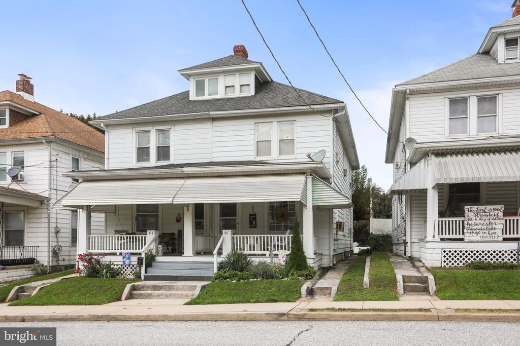 Image 1 of property listing at 211 W HIGH ST, Red Lion, PA 17356