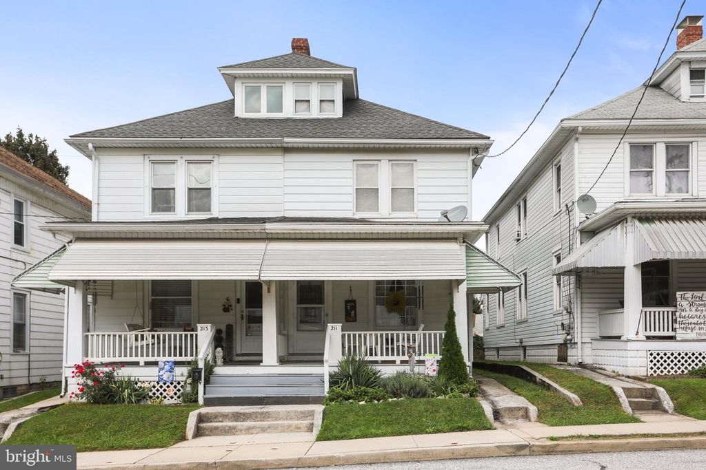 Image 2 of property listing at 211 W HIGH ST, Red Lion, PA 17356