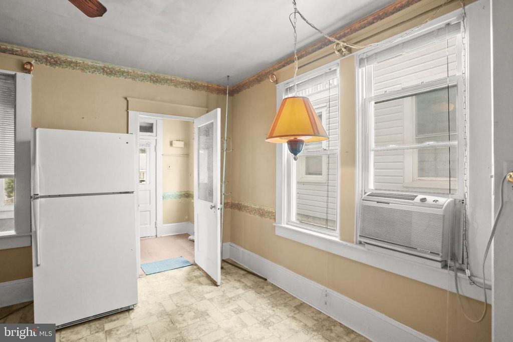 Image 13 of property listing at 211 W HIGH ST, Red Lion, PA 17356
