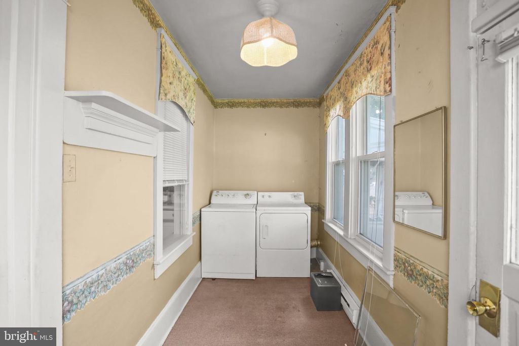 Image 14 of property listing at 211 W HIGH ST, Red Lion, PA 17356