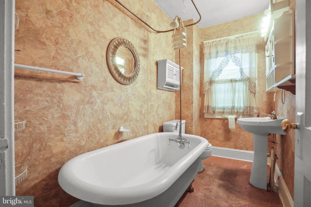 Image 16 of property listing at 211 W HIGH ST, Red Lion, PA 17356