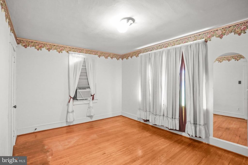 Image 17 of property listing at 211 W HIGH ST, Red Lion, PA 17356