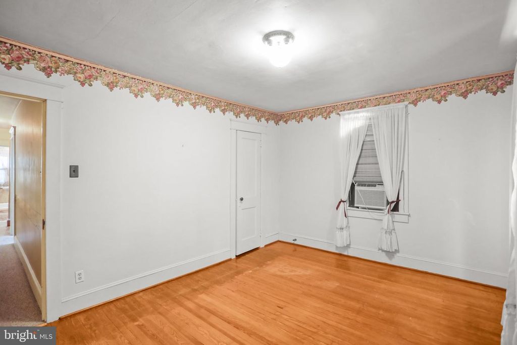 Image 18 of property listing at 211 W HIGH ST, Red Lion, PA 17356