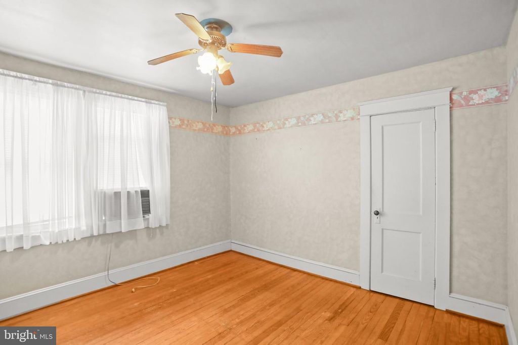 Image 19 of property listing at 211 W HIGH ST, Red Lion, PA 17356