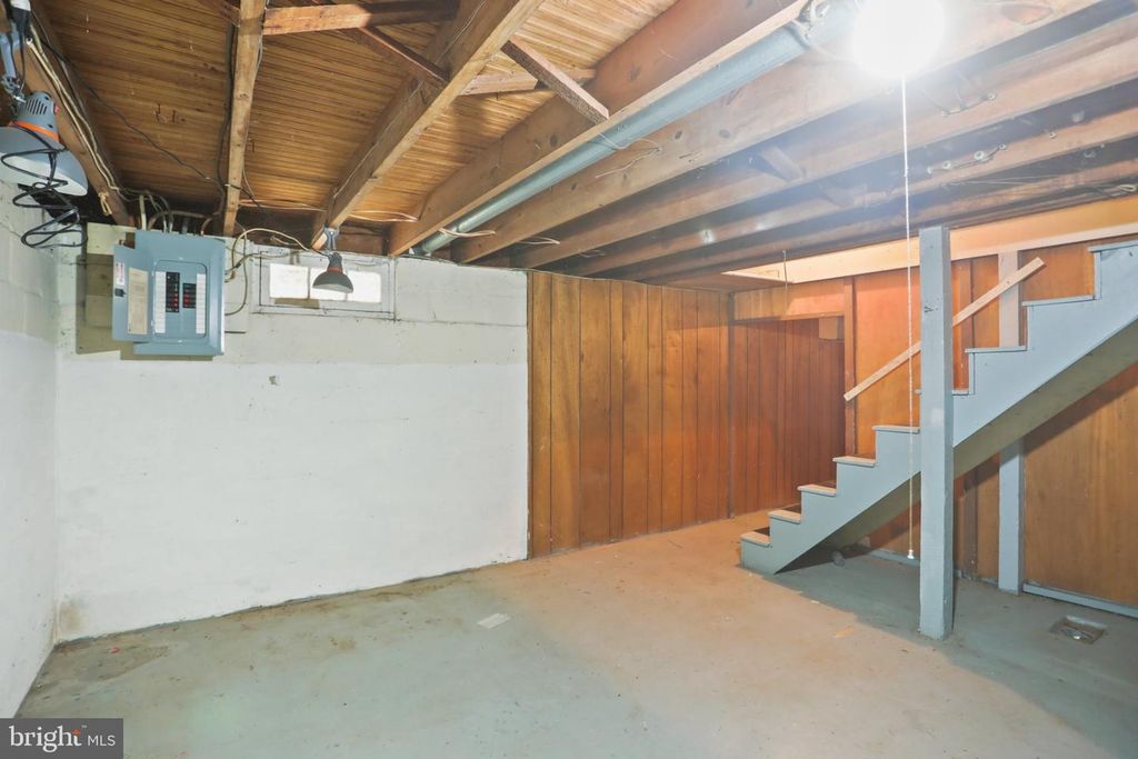 Image 27 of property listing at 211 W HIGH ST, Red Lion, PA 17356