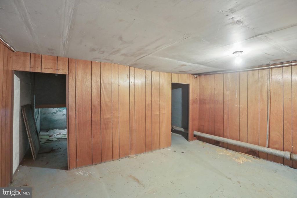 Image 28 of property listing at 211 W HIGH ST, Red Lion, PA 17356
