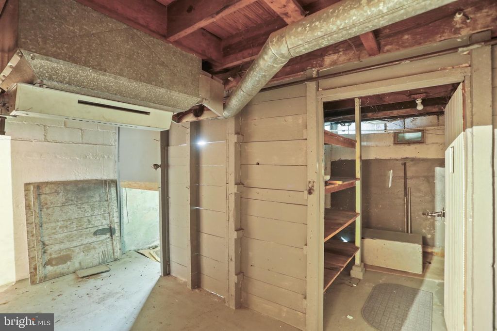 Image 29 of property listing at 211 W HIGH ST, Red Lion, PA 17356