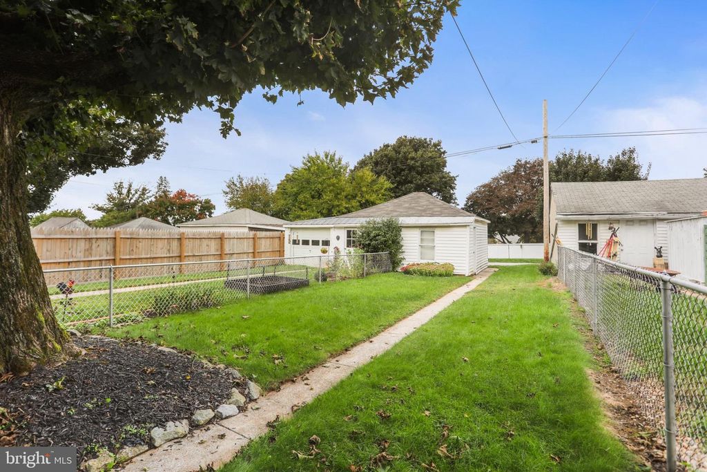 Image 31 of property listing at 211 W HIGH ST, Red Lion, PA 17356