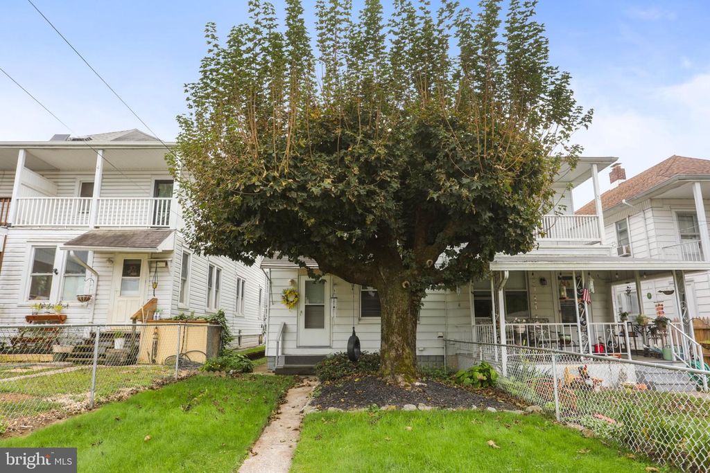 Image 32 of property listing at 211 W HIGH ST, Red Lion, PA 17356