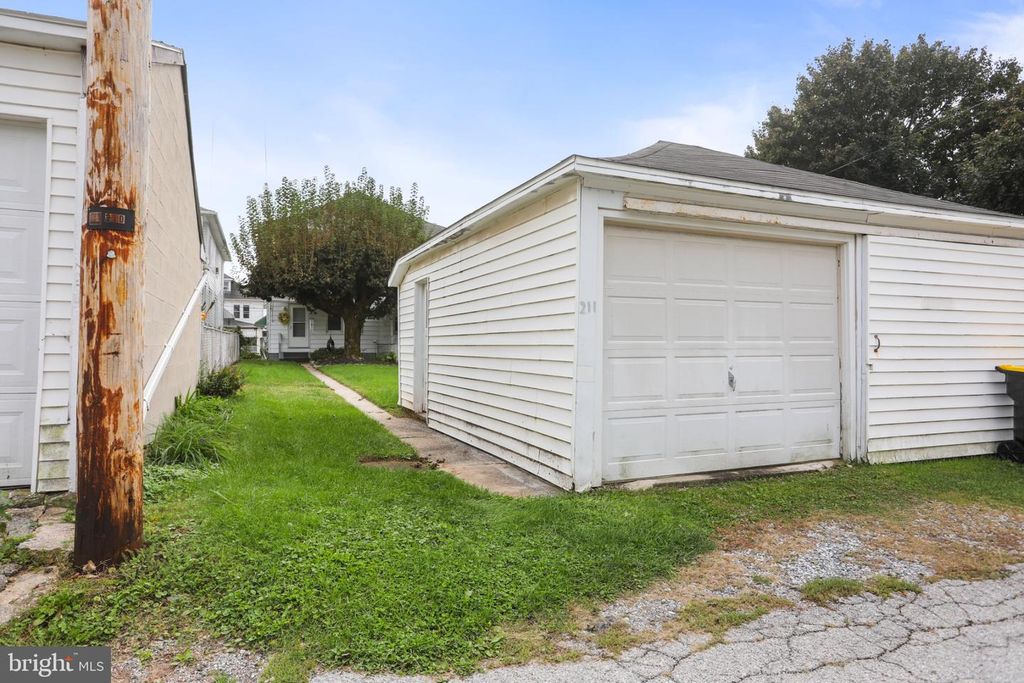 Image 34 of property listing at 211 W HIGH ST, Red Lion, PA 17356