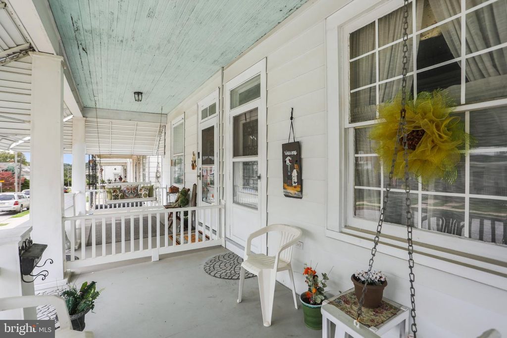 Image 5 of property listing at 211 W HIGH ST, Red Lion, PA 17356