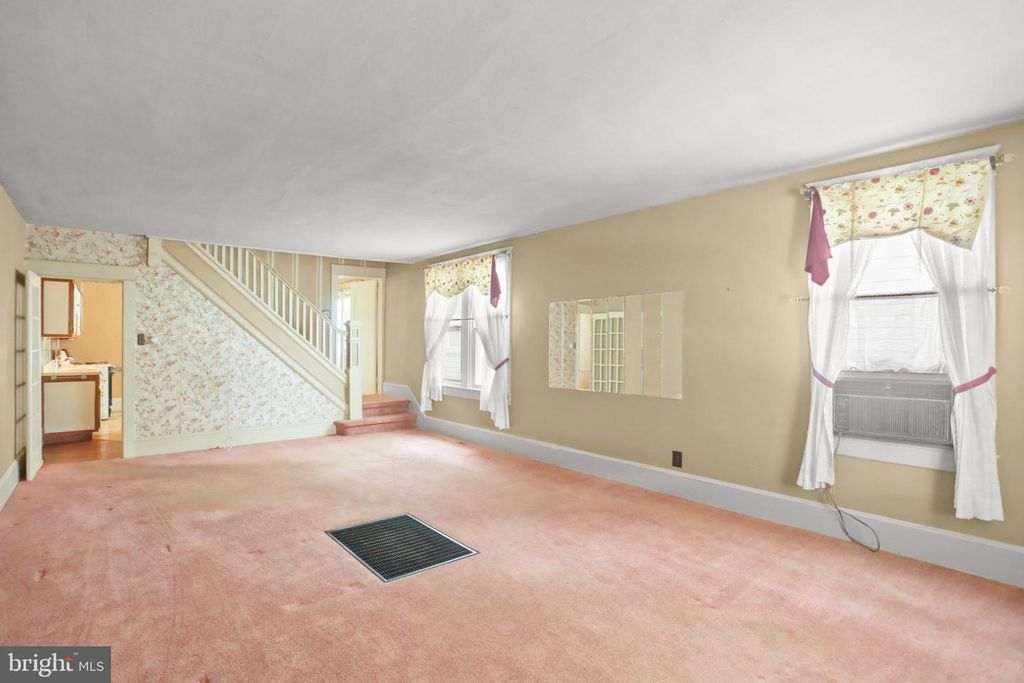 Image 6 of property listing at 211 W HIGH ST, Red Lion, PA 17356