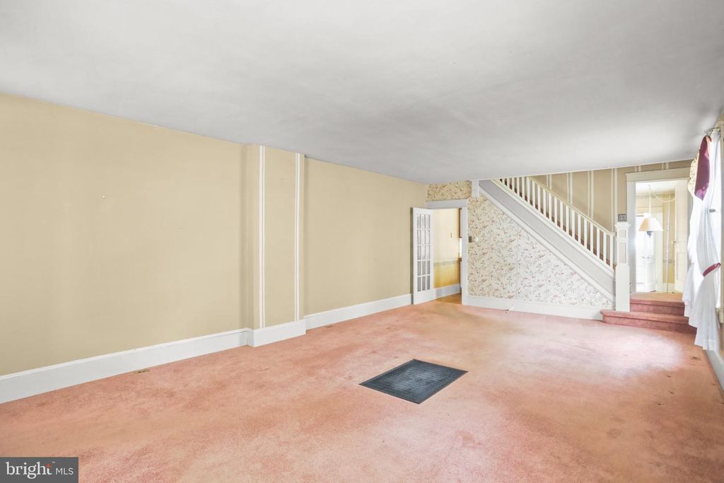 Image 7 of property listing at 211 W HIGH ST, Red Lion, PA 17356