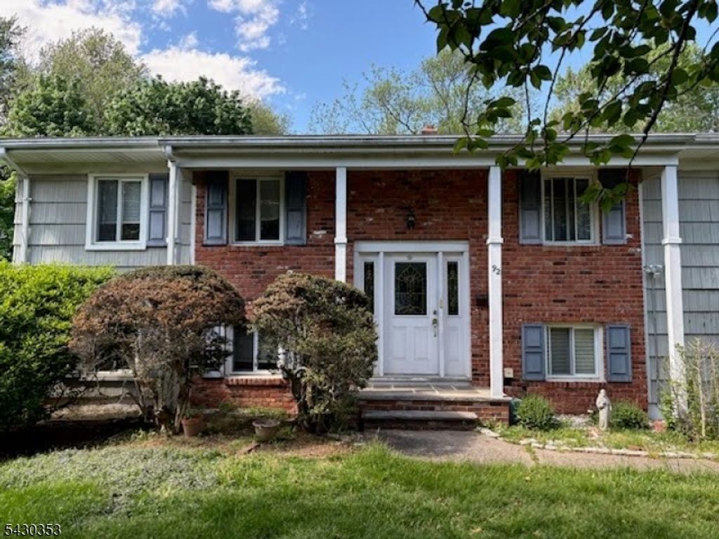 92 Fairway Dr, East Hanover Twp., NJ 07936