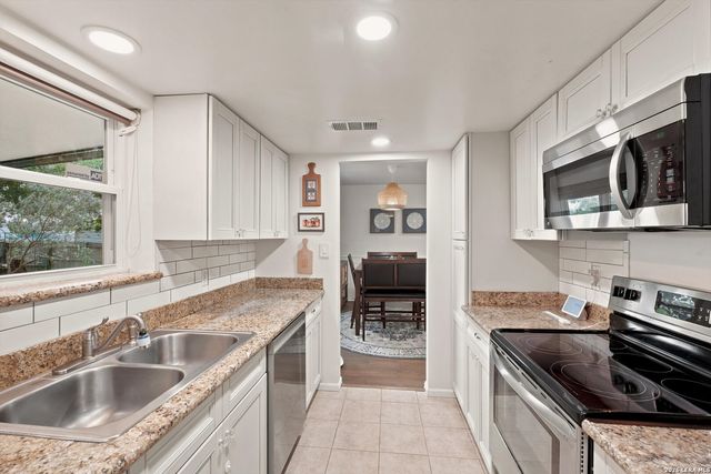 630 Balboa Dr, Universal City, TX 78148