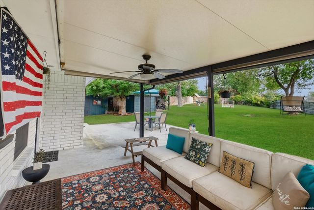 630 Balboa Dr, Universal City, TX 78148