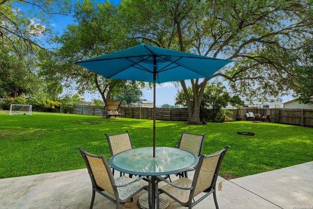 630 Balboa Dr, Universal City, TX 78148