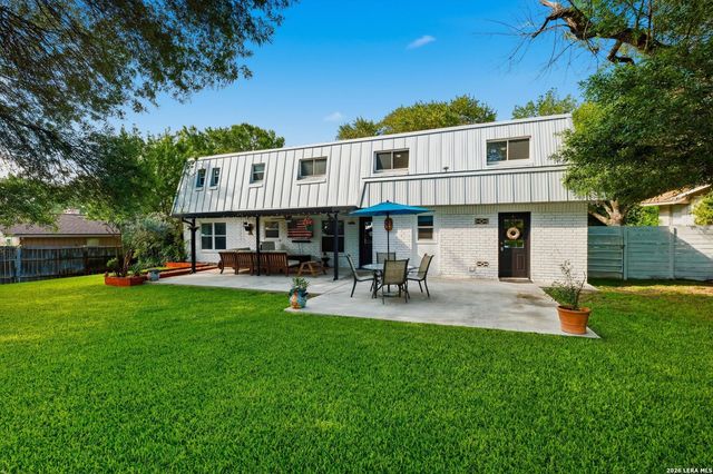 630 Balboa Dr, Universal City, TX 78148