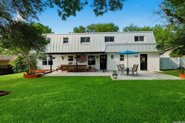 630 Balboa Dr, Universal City, TX 78148