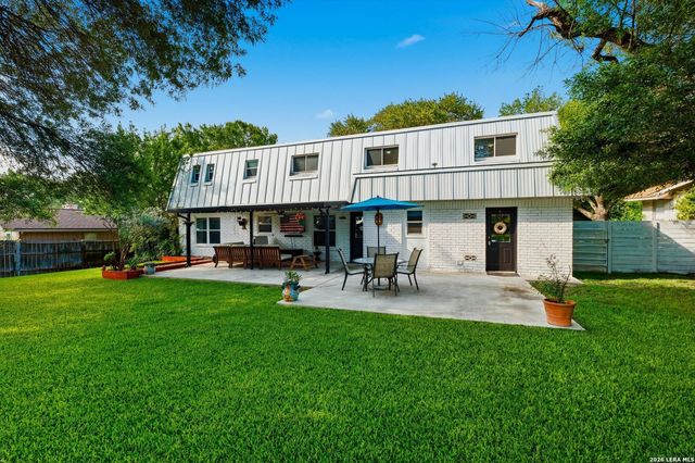 630 Balboa Dr, Universal City, TX 78148
