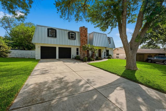 630 Balboa Dr, Universal City, TX 78148
