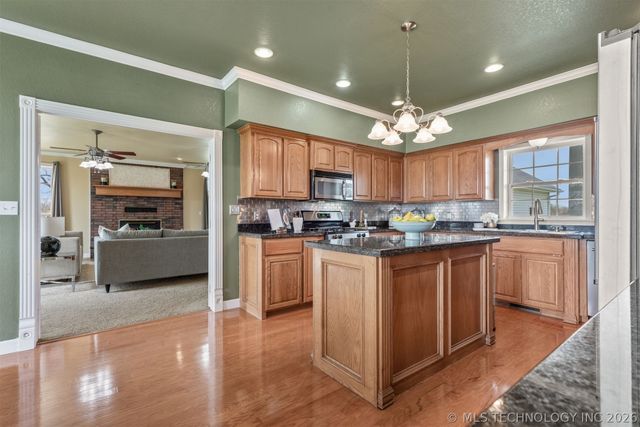 15327 E 450 Road, Claremore, OK 74017