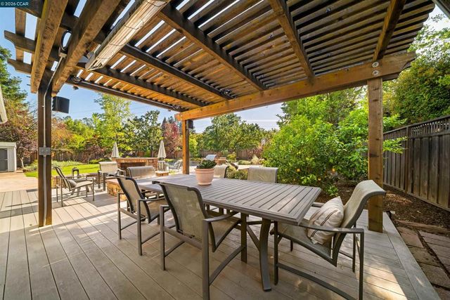 15 Wildwood Ct, Danville, CA 94526