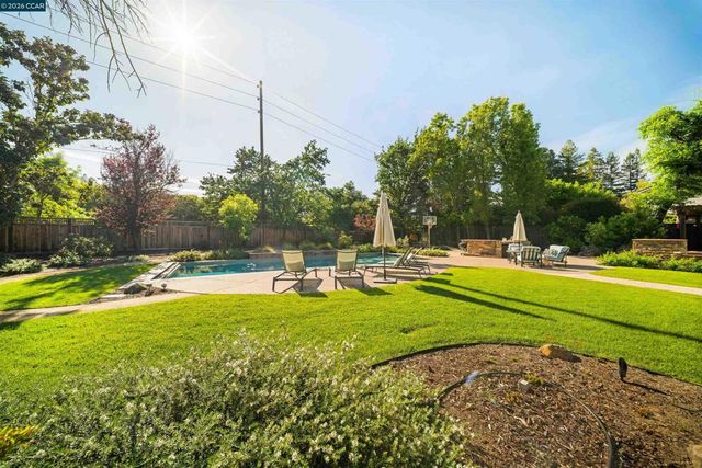 15 Wildwood Ct, Danville, CA 94526