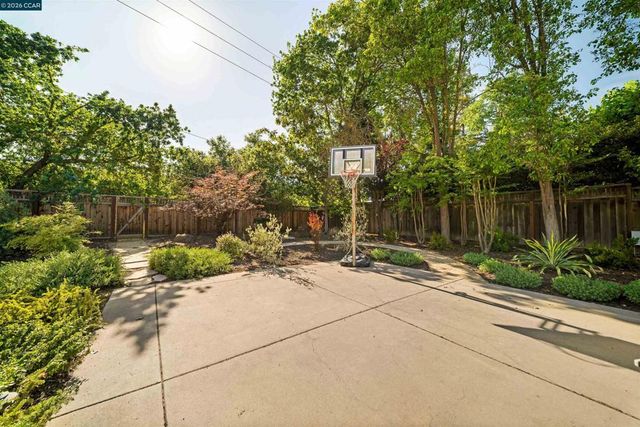 15 Wildwood Ct, Danville, CA 94526