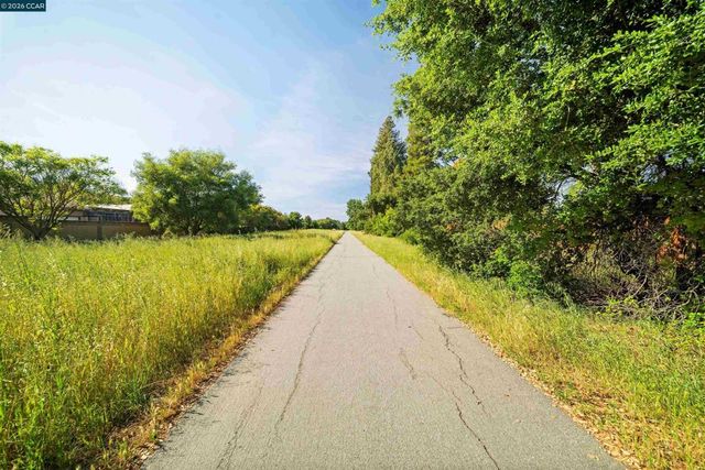 15 Wildwood Ct, Danville, CA 94526