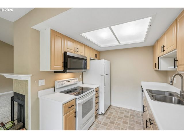 9490 Sw 146TH Ter R8, Beaverton, OR 97007