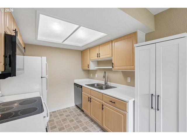 9490 Sw 146TH Ter R8, Beaverton, OR 97007