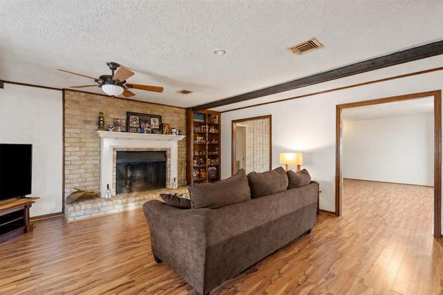 357 W Castle Harbour Drive, Friendswood, TX 77546
