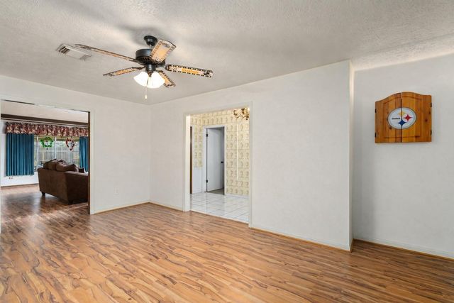 357 W Castle Harbour Drive, Friendswood, TX 77546