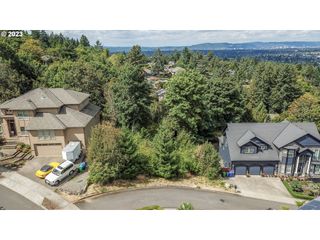 12044 Se DEERHAVEN Dr, Portland, OR 97266