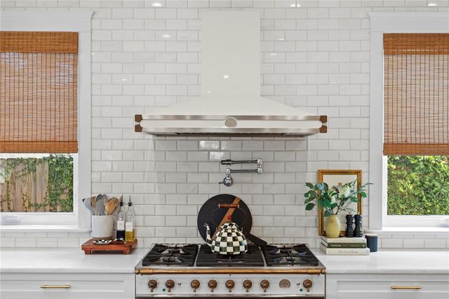 2402 W PARKLAND BOULEVARD, Tampa, FL 33609